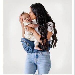 TushBaby Hip Carrier in Chambray, NIB/NWT